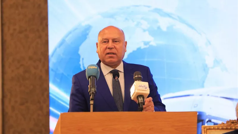 وزير النقل يشهد توقيع اتفاقية الضمان لتفعيل نظام TIR في مصر