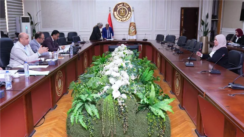 وزير العمل يختتم مقابلات المتقدمين للوظائف القيادية