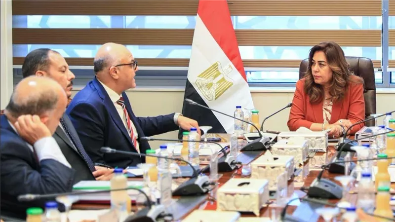 “منال عوض” تتابع تحسين منظومة النظافة بمحافظة الإسكندرية