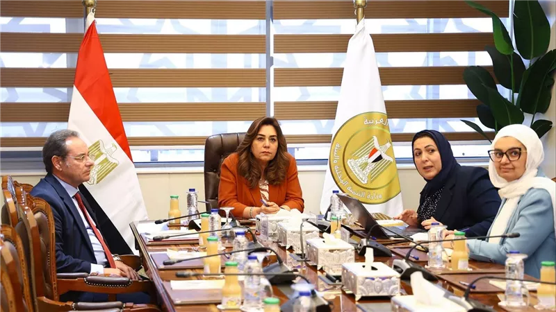 وزيرة التنمية المحلية تتابع مشروع الاقتصاد الأزرق المستدام