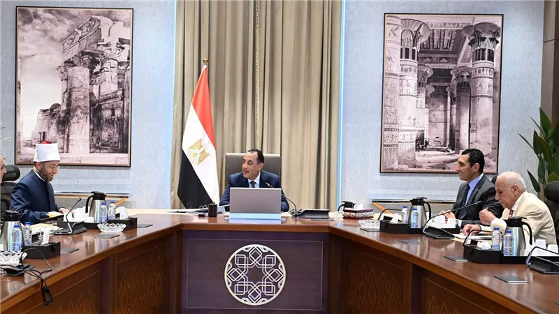رئيس الوزراء يناقش حلول أزمة أرض نادي الزمالك التابعة للأوقاف