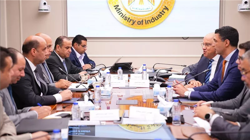 وزيرا الصناعة والعمل يبحثان تعزيز التعاون لدعم الاستثمار وتوفير العمالة الصناعية المدربة 