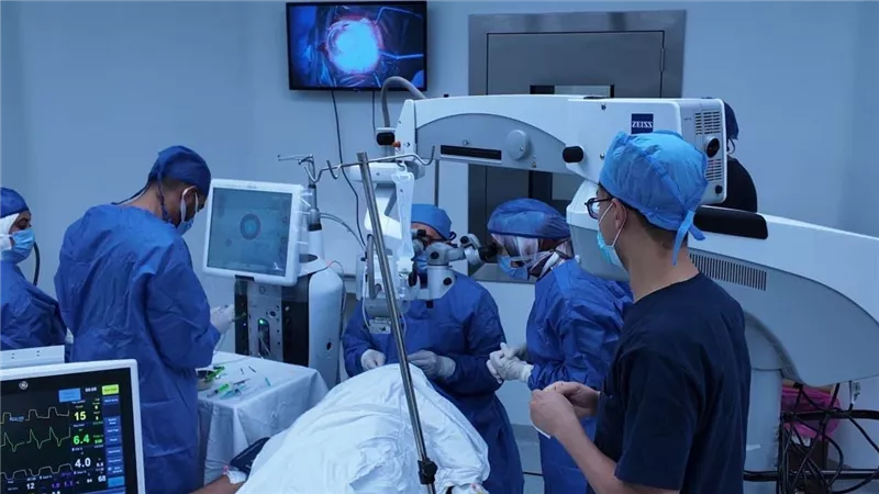 الرعاية الصحية تنجح بإجراء أول ثلاث عمليات زراعة قرنية بمستشفى الرمد التخصصي بأسوان بالصعيد