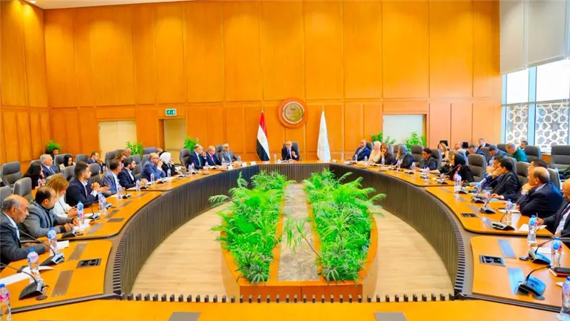 وزير التعليم يبحث مع المدارس الدولية تطوير المنظومة ويؤكد الالتزام بالضوابط والهوية الوطنية التعليمية