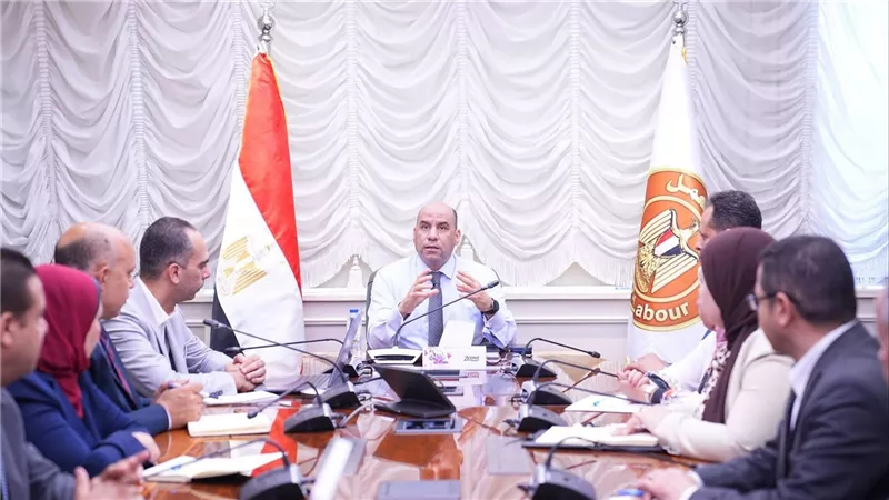 وزير العمل يتابع الاستعدادات النهائية لإطلاق منصة العمل الرقمية