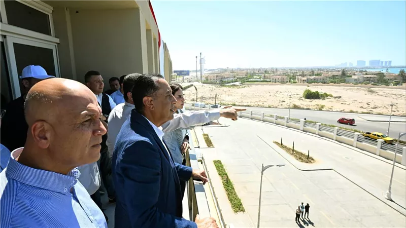 رئيس الوزراء يتفقد سير العمل بمشروع 