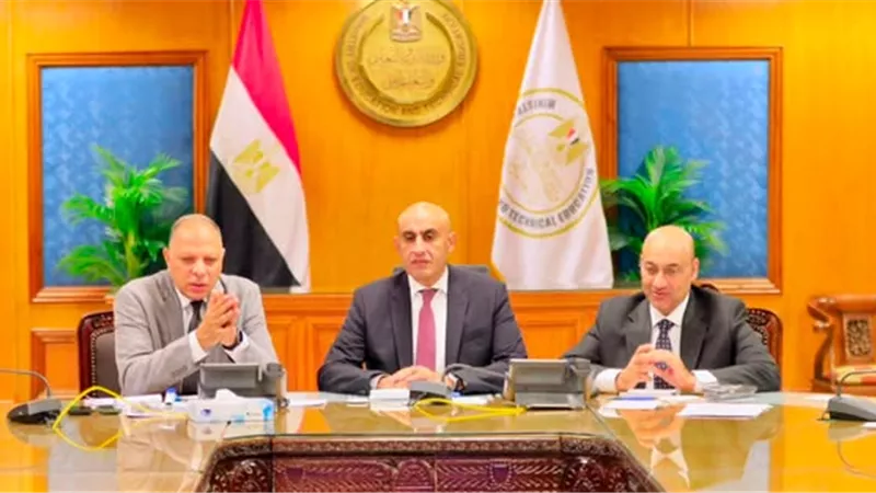 وزير التربية والتعليم يتابع من غرفة العمليات المركزية انتظام سير آخر أيام امتحانات الثانوية العامة الدور الأول 2026/2025