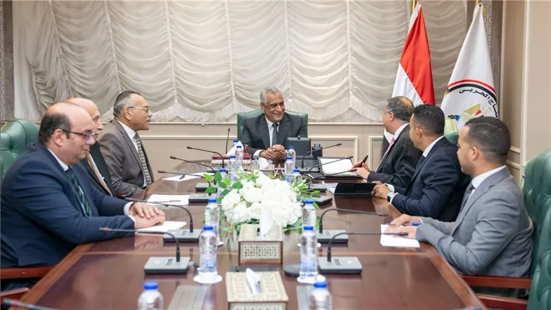 “جمبلاط” يبحث مع 