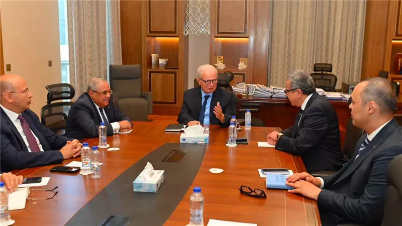نائب رئيس الوزراء للشؤون الاقتصادية يبحث مع رئيس المركزي للمحاسبات تعزيز الحوكمة ورفع كفاءة الشركات المملوكة للدولة