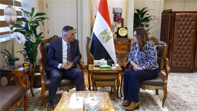 “منال عوض”  تتابع تنفيذ المشروعات التنموية والخدمية والبيئية بجنوب سيناء مع المحافظ