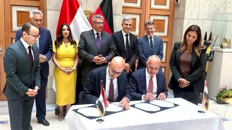 وزير التعليم يوقع بروتوكولًا لإنشاء ثماني مدارس مصرية ألمانية للتكنولوجيا التطبيقية بالشراكة مع السويدي