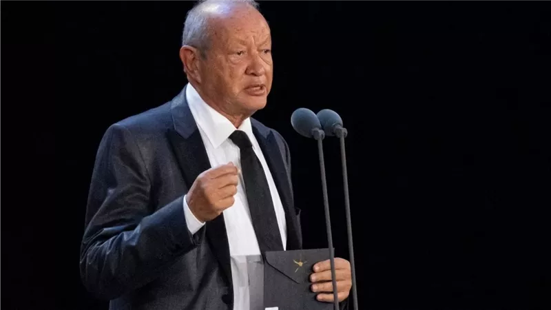 ساويرس  يرد على منتقدي مكافأة المليون للاعبي المنتخب : أنا حر واللي يزعل يخبط دماغه في الحيط