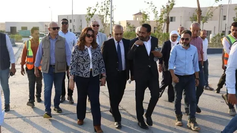 “مناال عوض” تتفقد مدينة معالجة المخلفات بالعاشر من رمضان