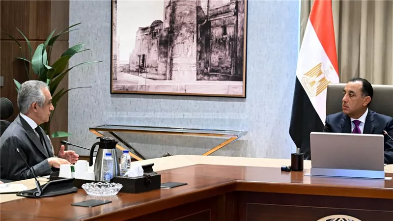 رئيس الوزراء يُتابع آخر مستجدات تطوير خدمات الشهر العقاري والتوثيق