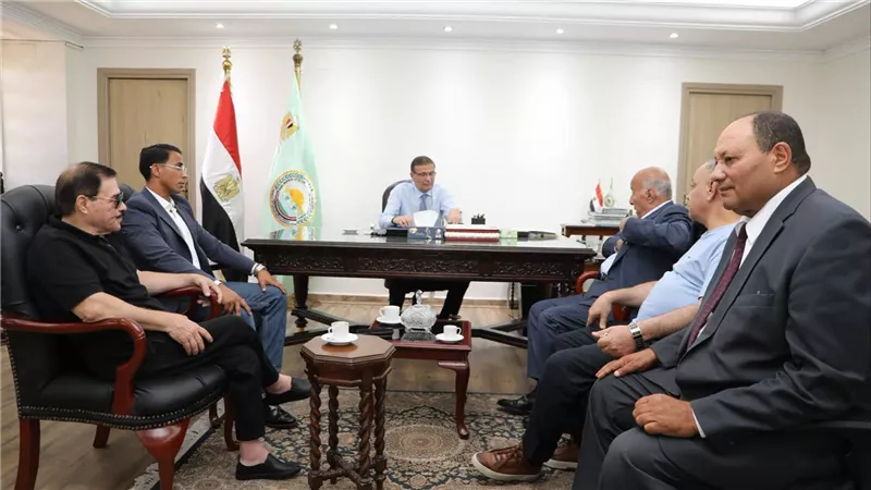 وزير الزراعة يلتقي 