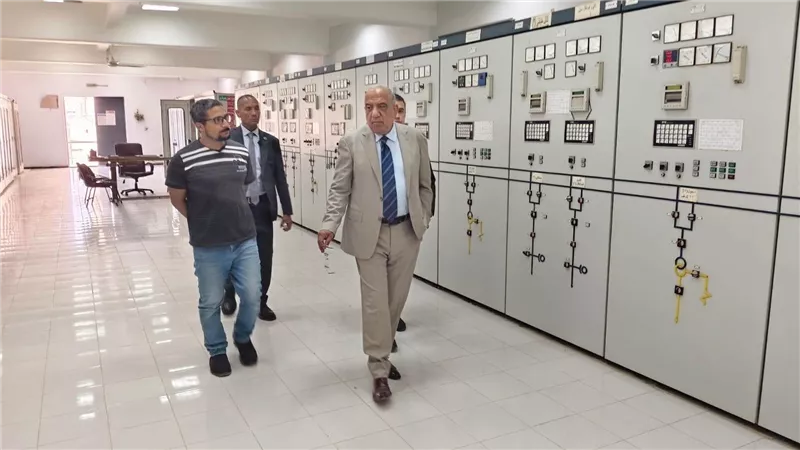 جولة مفاجئة لوزير الكهرباء بمحطة القاهرة الجديدة لتعزيز استقرار التيار شرق القاهرة