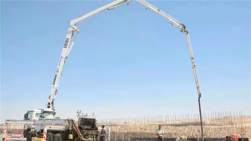 وزيرة الإسكان تتابع موقف تنفيذ عدد من المشروعات وملفات العمل بمدينة السويس الجديدة