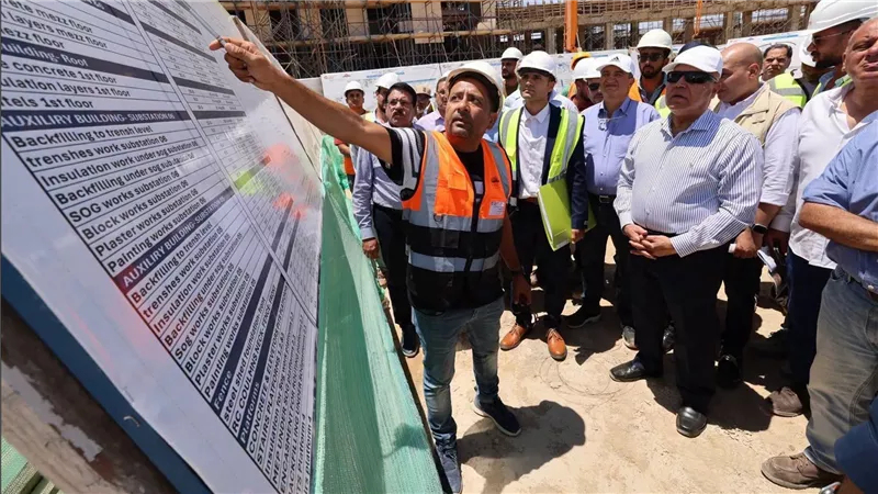 وزير النقل يتفقد أعمال الخط الأول للقطار الكهربائي السريع من مطروح حتى النوبارية