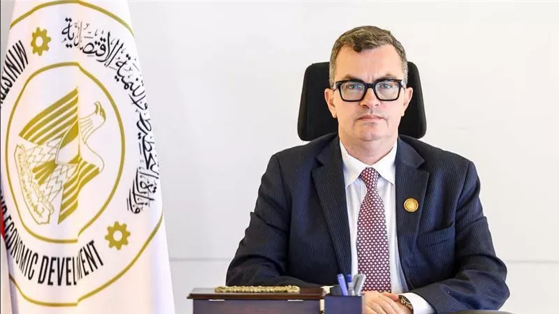 وزير التخطيط والتنمية الاقتصادية يتابع خطة فض التشابكات المالية والربط الإلكتروني الشامل مع وزارة المالية
