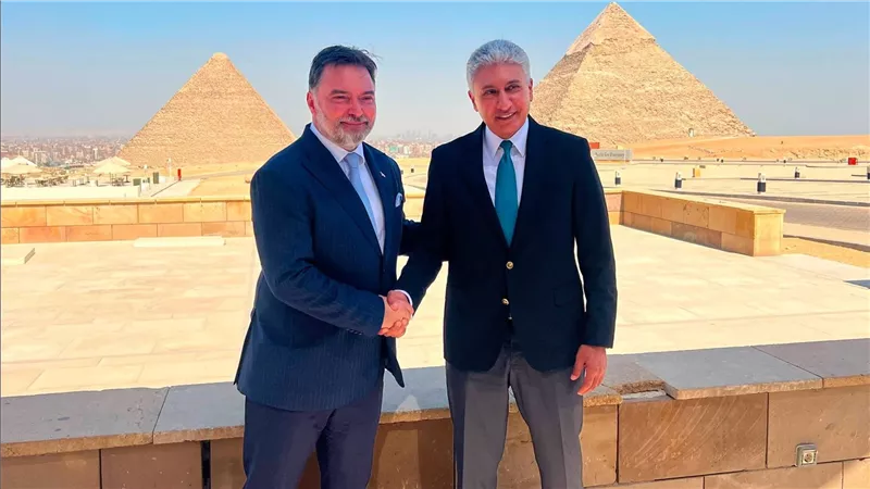 وزير السياحة والآثار يبحث مع نظيره البوسني تعزيز التعاون السياحي وزيادة الرحلات المشتركة الثنائية