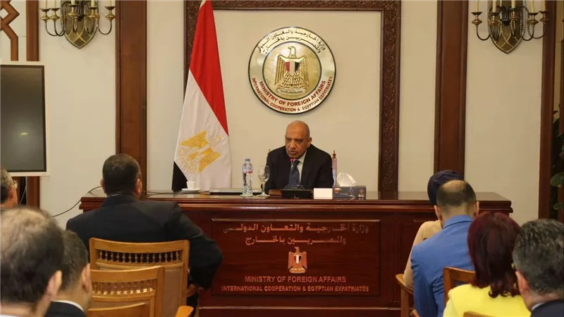“محمود عصمت” يستعرض الفرص الاستثمارية ويعزز التعاون الدولي لدعم التحول الطاقي والتنمية المستدامة بمصر