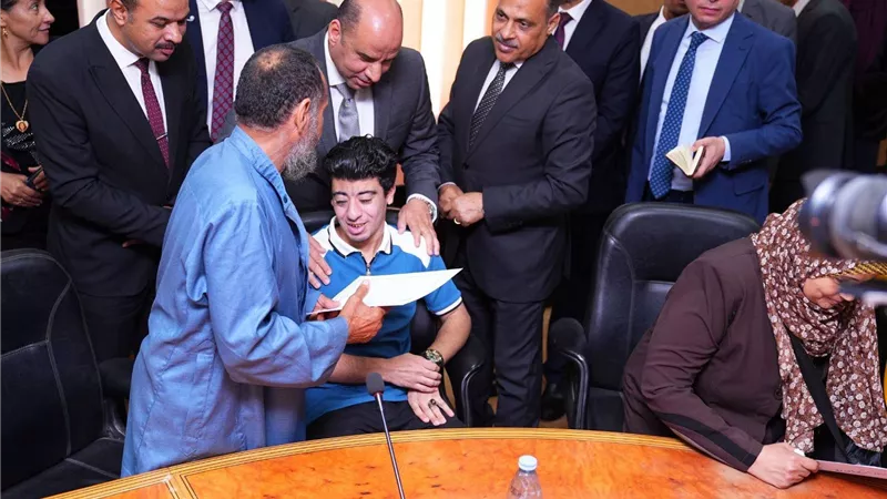 وزير العمل ومحافظ الشرقية يسلمان عقودًا لذوي الهمم ويوقعان بروتوكولًا للتدريب والتشغيل المشترك