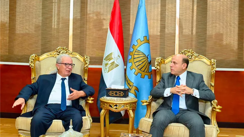 نائب رئيس الوزراء الاقتصادي يبحث مع محافظ الغربية دعم الصناعة والاستثمار وتعزيز الإنتاج الوطني المستدام