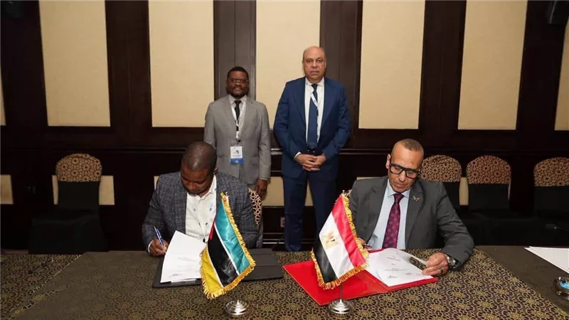 على هامش مؤتمر «AFI Aviation Week 2026».. مصر وموزمبيق توقعان مذكرة تفاهم