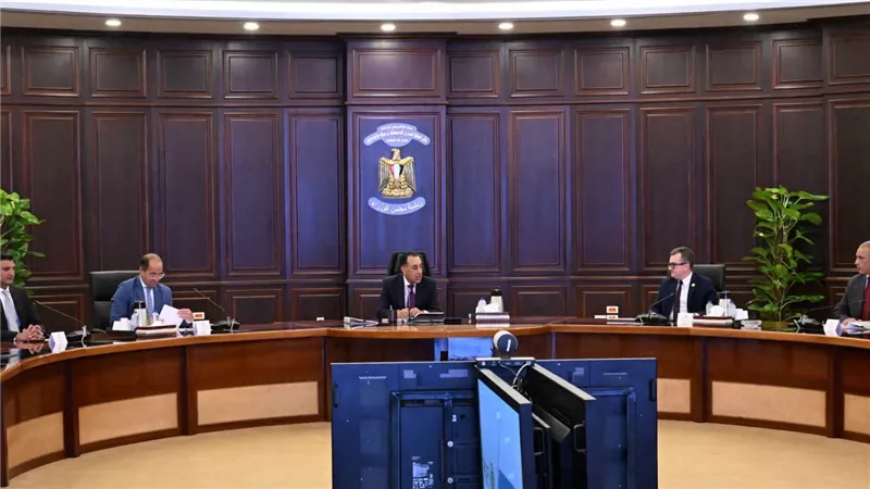 مدبولي: الحكومة مستمرة في توفير الأراضي الصناعية المرفقة لتلبية احتياجات المستثمرين الصناعيين الجادين