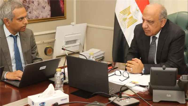 الكهرباء والبنك الدولي يعززان التعاون لتطوير الشبكة ودعم الطاقة المتجددة