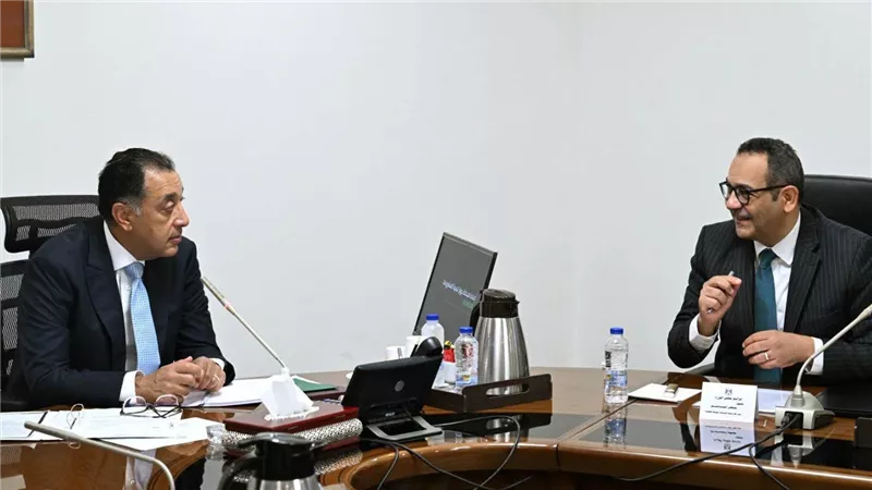 رئيس الوزراء يستعرض خطة التحرك والرؤية الاستراتيجية لرئيس جهاز تنمية المشروعات