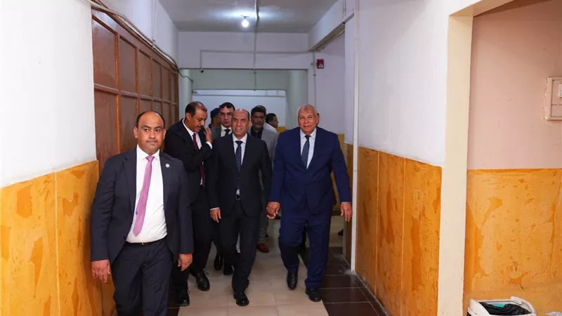 وزير العمل يزور مديرية مطروح ويوجه بتطوير خدمات المواطنين