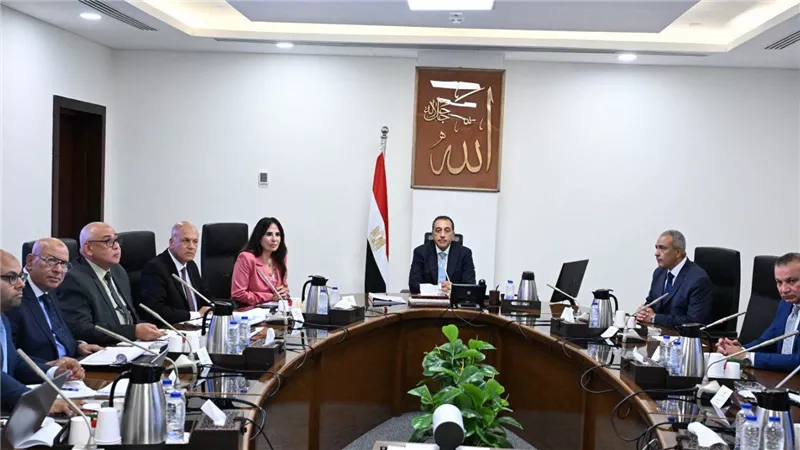 رئيس الوزراء يتابع الموقف التنفيذي لمشروعات مياه الشرب والصرف الصحي