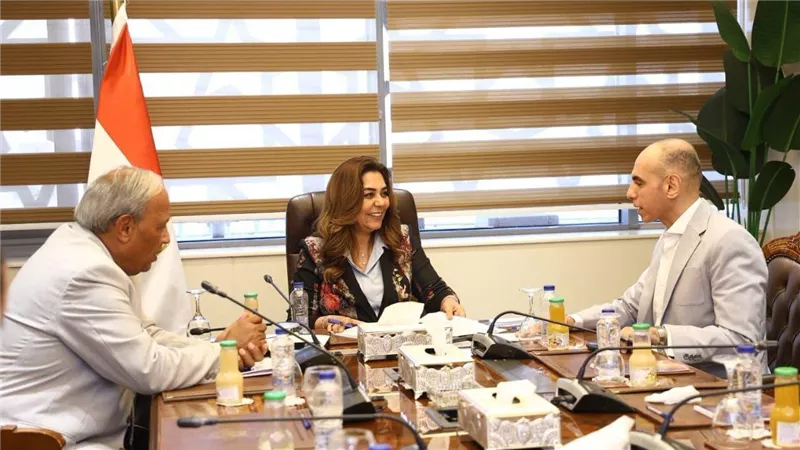 وزيرة التنمية المحلية تبحث احتياجات المواطنين مع نواب 3 محافظات