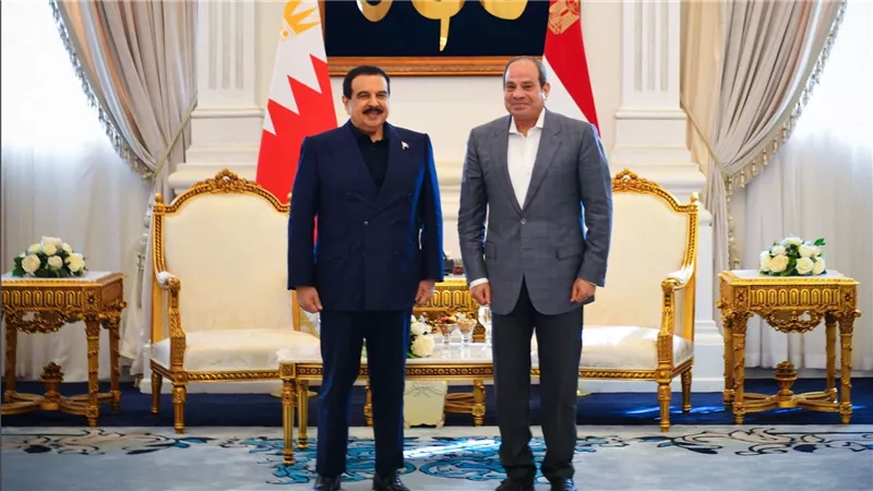 السيسي وملك البحرين يؤكدان تعزيز التعاون ورفض التصعيد ودعم القضية الفلسطينية