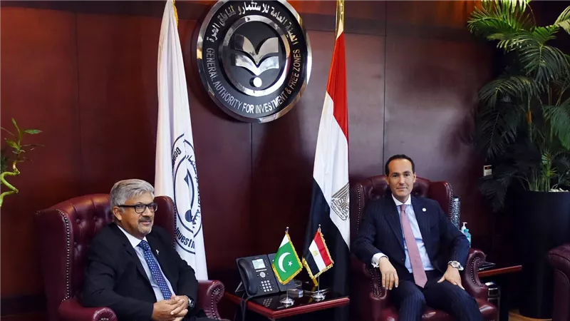 مصر وباكستان تبحثان تعزيز الاستثمارات المشتركة في قطاعات جديدة
