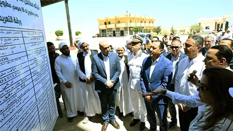 رئيس الوزراء يتفقد مطحن 