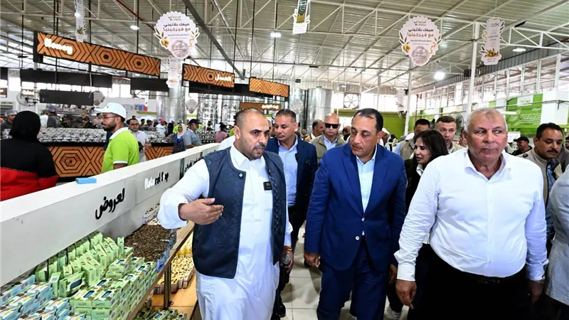 رئيس الوزراء يتفقد معصرة فيرجينيا المطورة لإنتاج زيت الزيتون بمحافظة مطروح اليوم