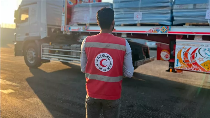 الهلال الأحمر المصري يواصل دعم غزة بأكثر من 4346 طنًا من المساعدات الإنسانية