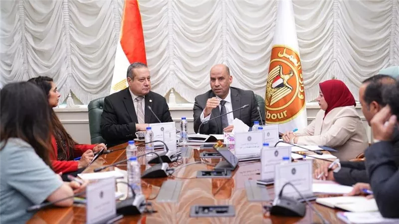 وزير العمل يتفق مع «نقاء» على تطوير المؤهلات المهنية وربطها بسوق العمل