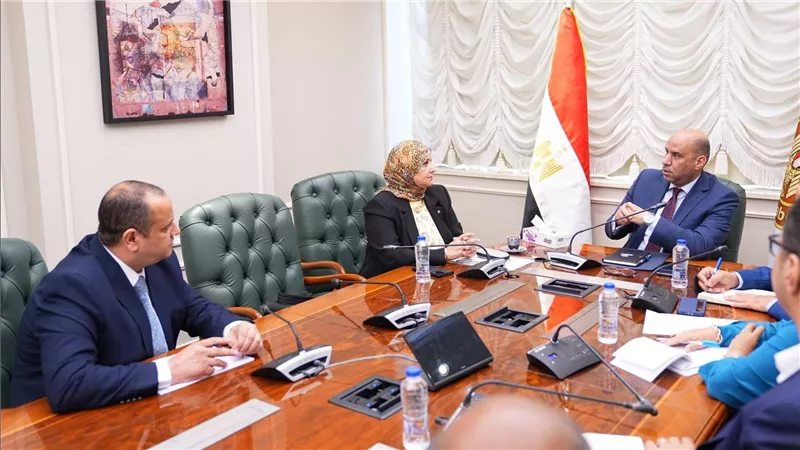 وزير العمل يبحث مع نقيب التمريض تدريب وتأهيل الكوادر وتوفير فرص عمل جديدة