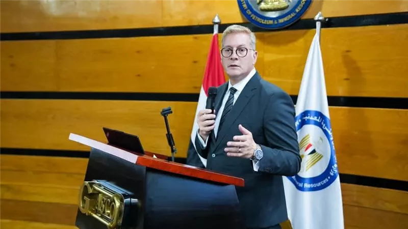 بعد تصفير مستحقات الشركاء.. البترول تستهدف استعادة نمو الإنتاج وضخ استثمارات بأكثر من مليار دولار