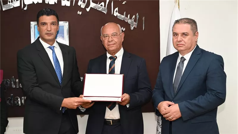 وزير الصناعة يكرّم «الزنوكي للأجهزة الكهربائية» ضمن 10 شركات حاصلة على علامة الجودة