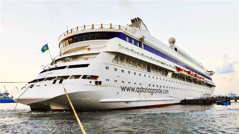 ميناء غرب بورسعيد يستقبل السفينة السياحية ASTORIA GRANDE