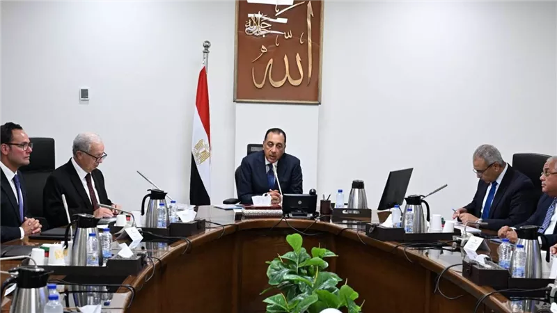 رئيس الوزراء يتابع مستجدات الموقف التنفيذي لمشروعات تطوير الشركة القابضة للغزل والنسيج