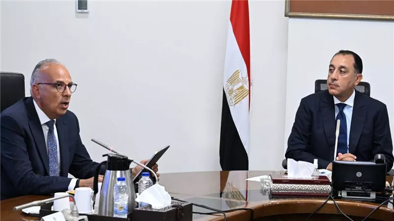رئيس الوزراء يتابع جهود الدولة لحماية الشواطئ ومخطط استعادة شواطئ الإسكندرية