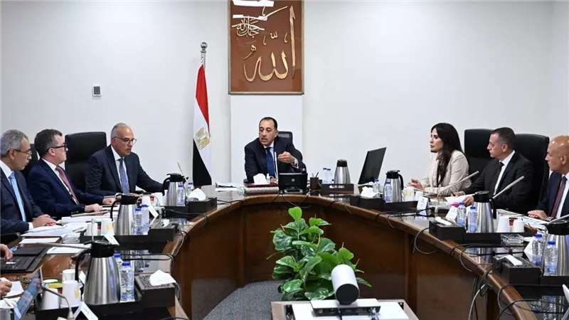 رئيس الوزراء يتابع الموقف التنفيذي لمشروعات قطاع مياه الشرب والصرف الصحي بمحافظة أسوان