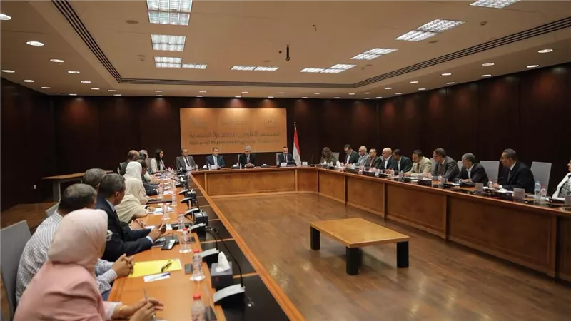 وزير السياحة يبحث تحديات العمل وتطوير الأداء المؤسسي بالمجلس الأعلى للآثار