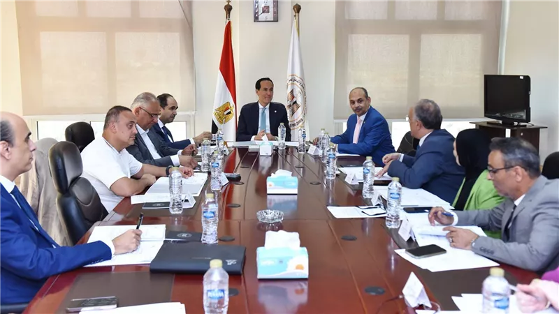 الرئيس التنفيذي لهيئة الاستثمار يترأس اجتماع مجلس إدارة المنطقة الحرة العامة بمدينة الإنتاج الإعلامي