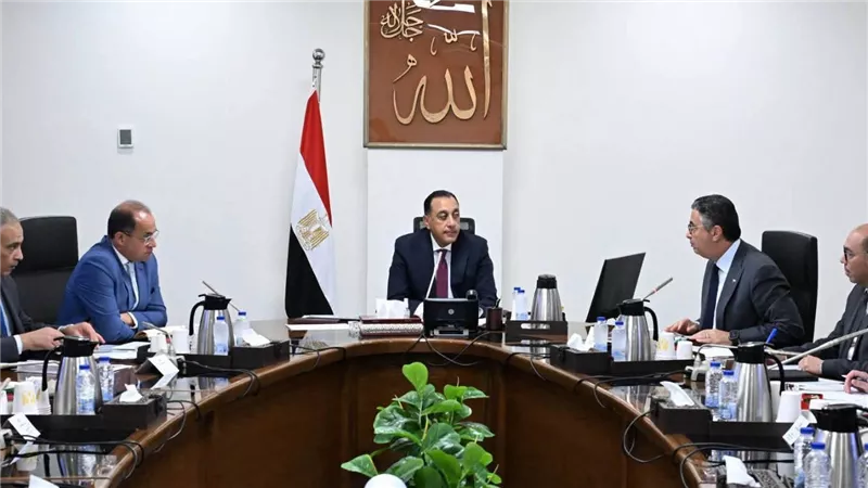 رئيس الوزراء يستعرض الإجراءات التنفيذية لفض التشابكات المالية بين 